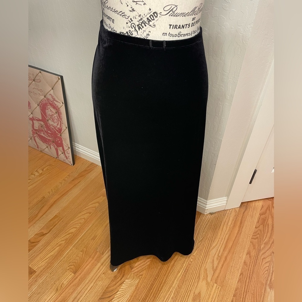 Elegant Black Velvet Looking Skirt Villager-Liz Claiborne